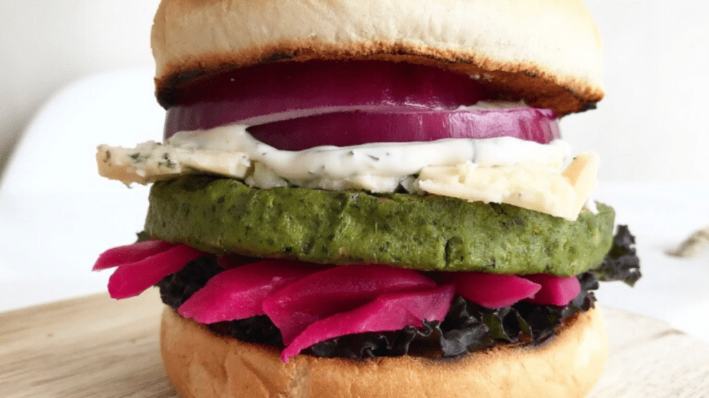 Veggie Burgers & Yoghurt-Dill&nbsp;Dressing